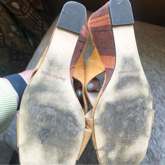 Charles David Testify kid suede in caramel color slip on sandal 2.5 heel size 7 - Picture 7 of 7